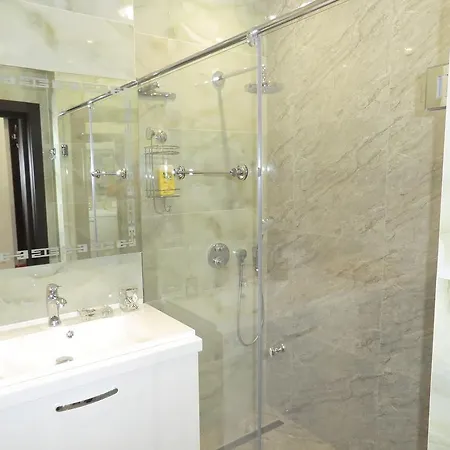 6th Pearl Apartment *